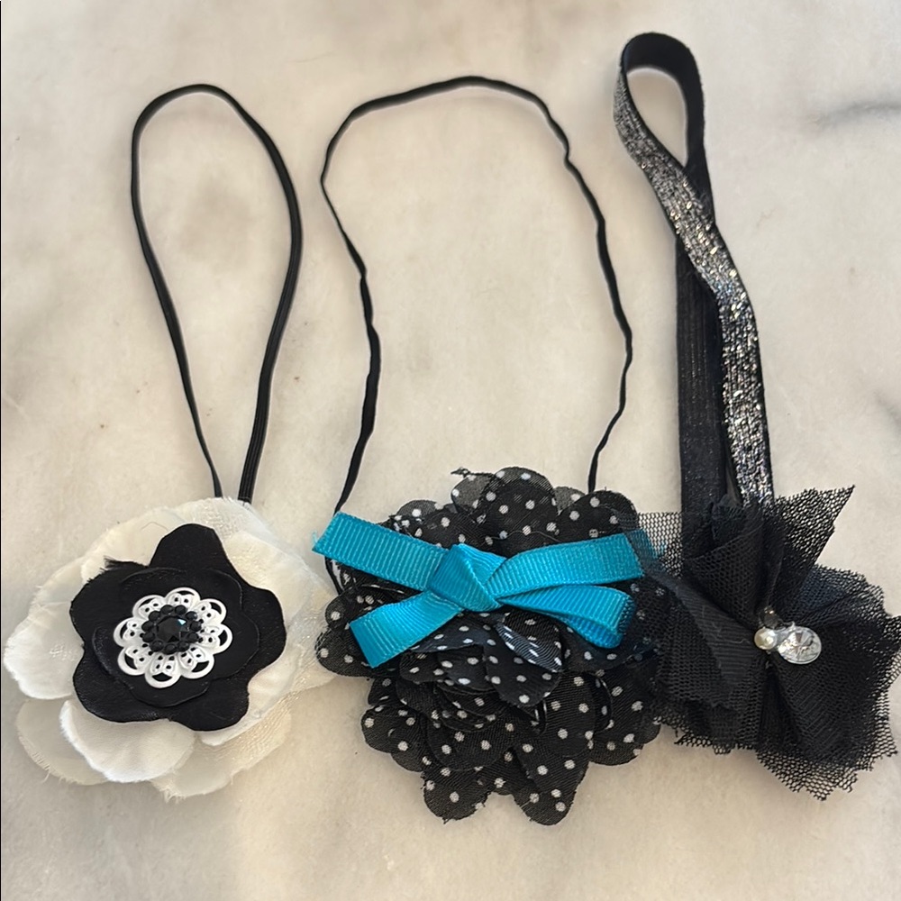Black and White Hair Accessories Set with Floral and Bow Designs